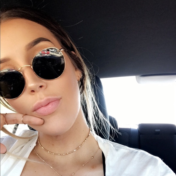 Meet your Posher, Ashley! - Picture 4 of 5